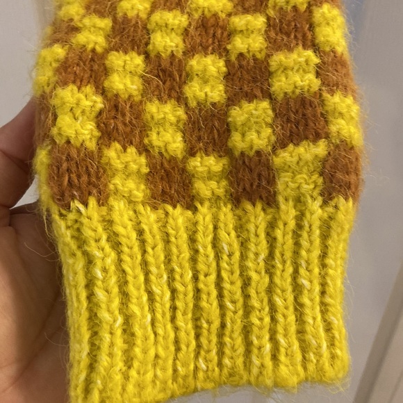 ZARA Sweater size M length 19” bust 48” see photos for colors front buttons - Picture 4 of 12